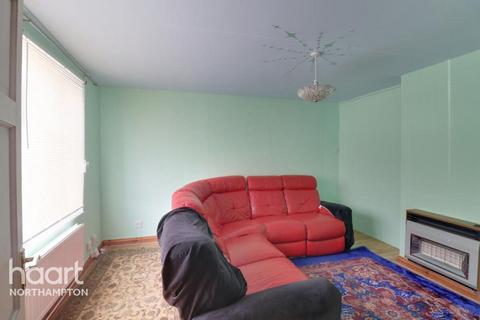3 bedroom semi-detached house to rent, Eastern Avenue South, Northampton
