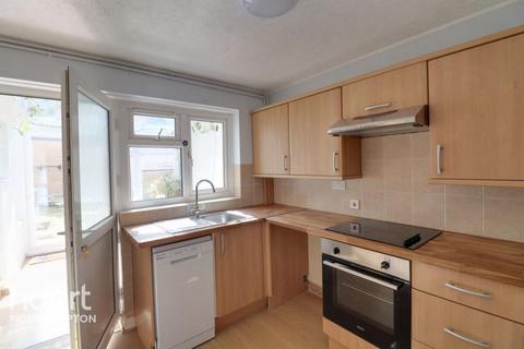 3 bedroom semi-detached house to rent, Eastern Avenue South, Northampton