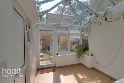 3 bedroom semi-detached house to rent, Eastern Avenue South, Northampton