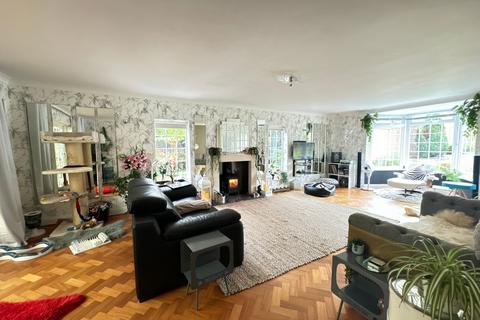 5 bedroom detached house for sale, Harkness Drive, Canterbury CT2