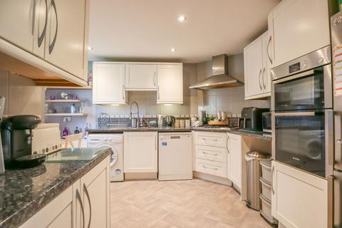 3 bedroom end of terrace house for sale, Macaulay Square, Calne SN11
