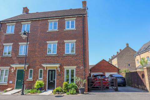 3 bedroom semi-detached house for sale, Buzzard Road, Calne SN11