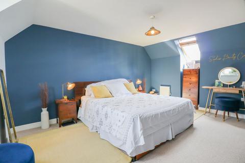 16 Buzzard Road, Calne, SN11 9RW