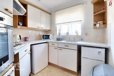 1 bedroom flat for sale, Balmoral Road, Westcliff-On-Sea