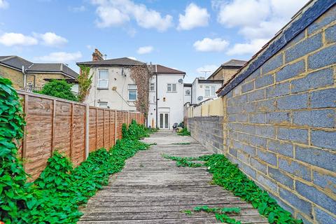 104c Aldborough Road South, Ilford, IG3 8EY