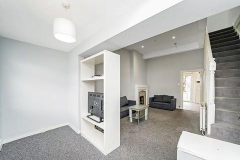 104c Aldborough Road South, Ilford, IG3 8EY