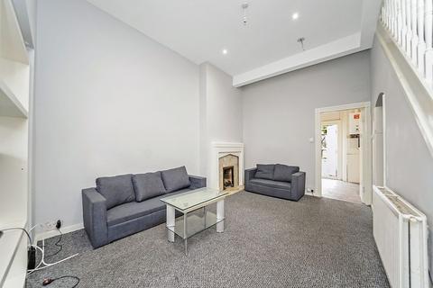 104c Aldborough Road South, Ilford, IG3 8EY