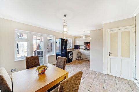28 Clitheroe Road, Romford, RM5 2SL