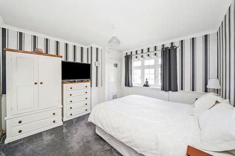 28 Clitheroe Road, Romford, RM5 2SL