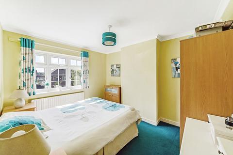 28 Clitheroe Road, Romford, RM5 2SL
