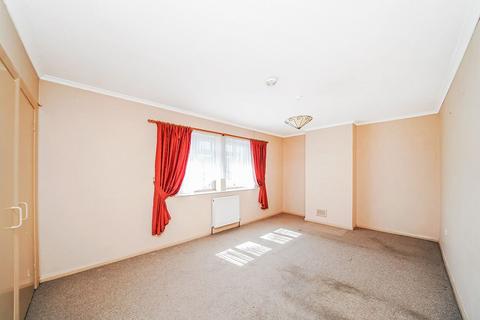 24 Princes Park, Rainham, RM13 7EA