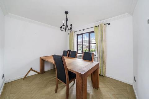 51 Tindall Close, Romford, RM3 0PB