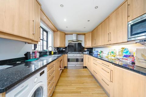 51 Tindall Close, Romford, RM3 0PB