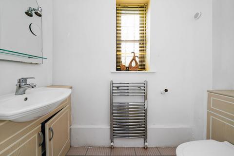 51 Tindall Close, Romford, RM3 0PB
