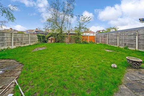 51 Tindall Close, Romford, RM3 0PB
