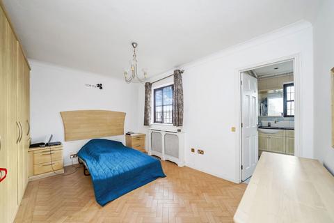 51 Tindall Close, Romford, RM3 0PB