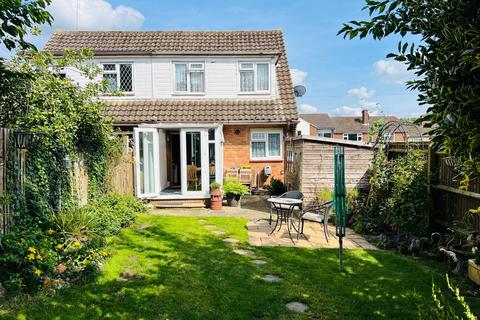 3 bedroom semi-detached house for sale, Hill Farm Road, Chesham HP5