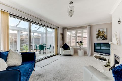 8 Central Avenue, Worthing, BN14 0DR