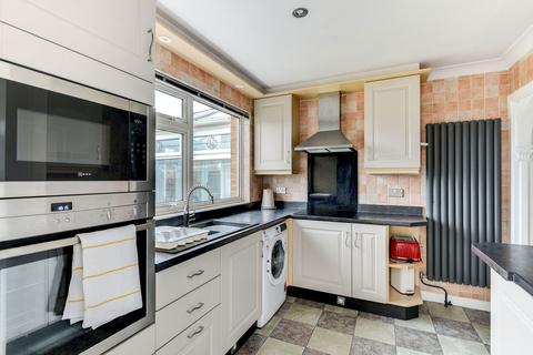 8 Central Avenue, Worthing, BN14 0DR