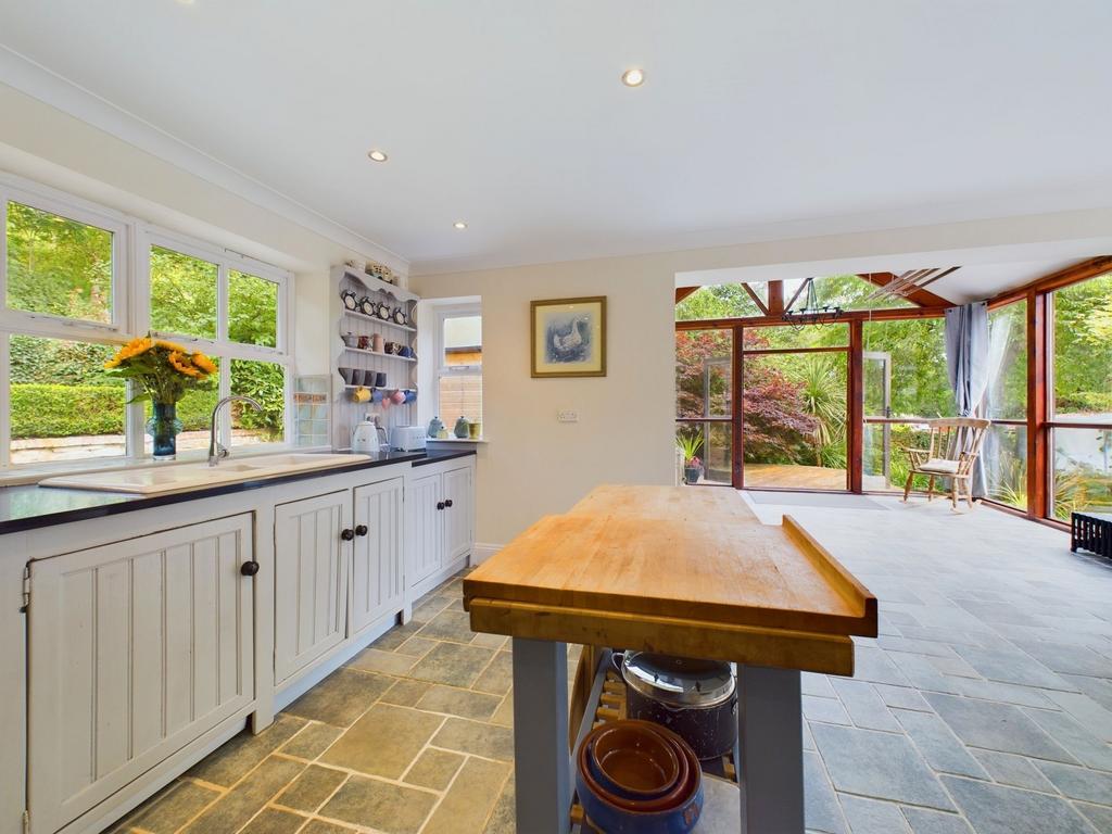 Kitchen/ Dining Room