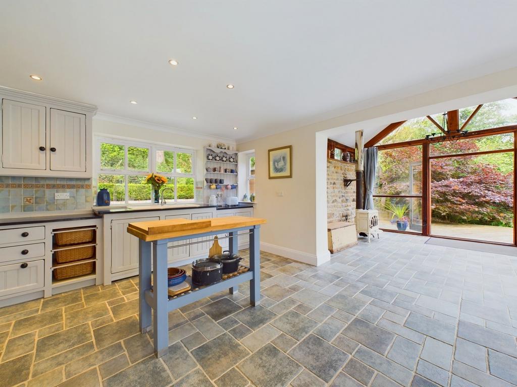 Kitchen/ Dining Room