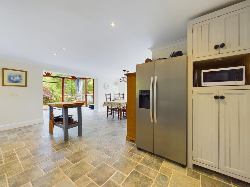 Kitchen/ Dining Room