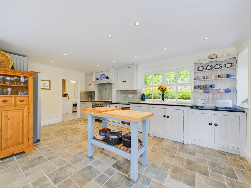 Kitchen/ Dining Room