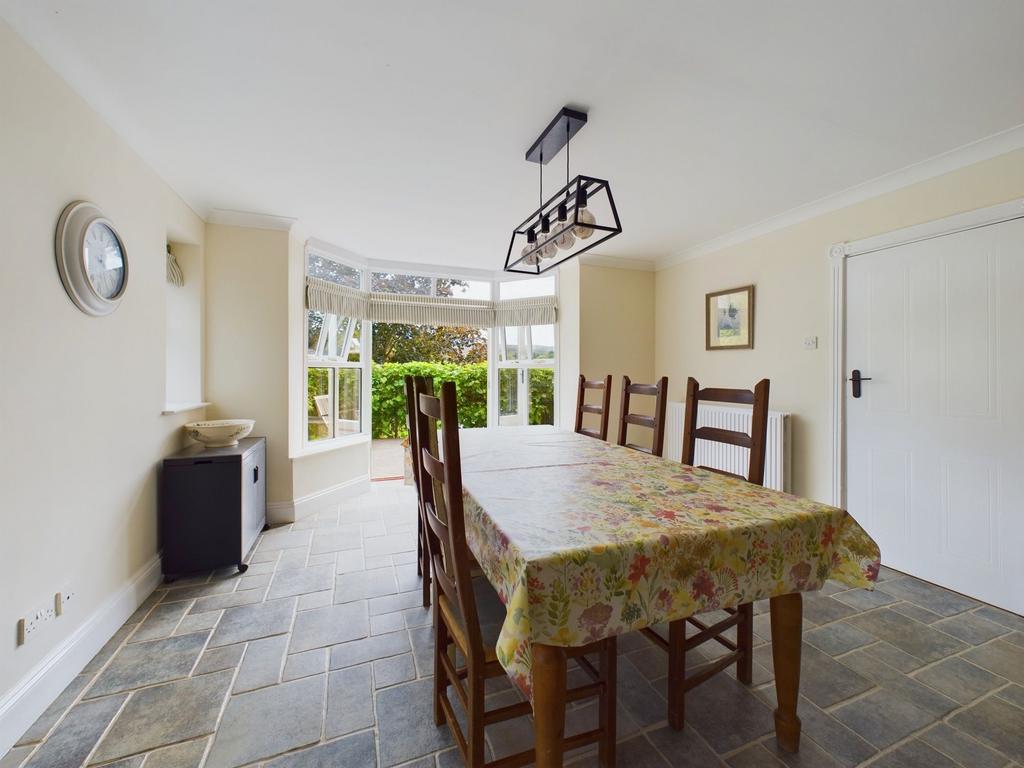 Kitchen/ Dining Room