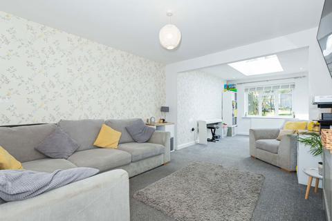 4 bedroom semi-detached house for sale, Vale Avenue, Worthing BN14