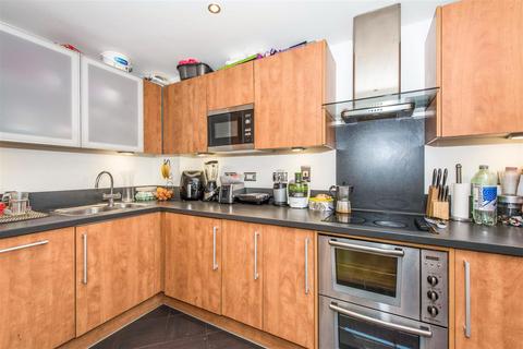 2 bedroom apartment for sale, Garland House, Seven Kings Way, Kingston Upon Thames