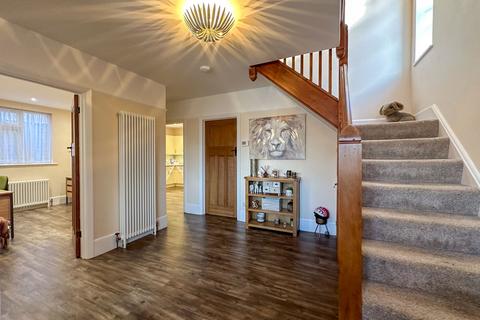 5 bedroom detached house for sale, Sompting Road, Worthing BN14