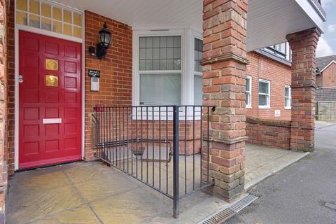 Flat 12, Quest House, 12 Charminster Road, Bournemouth, BH8 8SJ