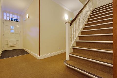 Flat 12, Quest House, 12 Charminster Road, Bournemouth, BH8 8SJ