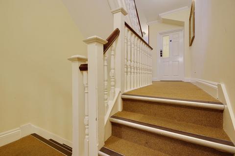 Flat 12, Quest House, 12 Charminster Road, Bournemouth, BH8 8SJ