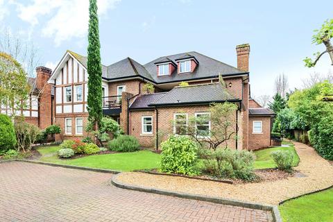 3 bedroom flat for sale, Tudor Grange, 83 Oatlands Drive, Weybridge, KT13