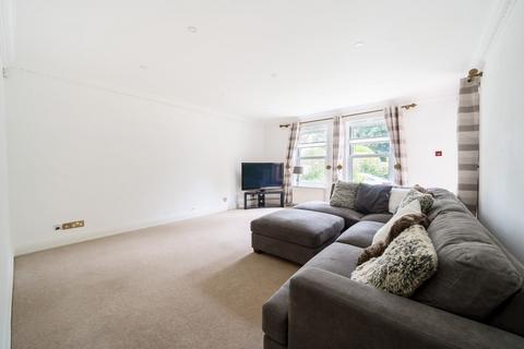 3 bedroom flat for sale, Tudor Grange, 83 Oatlands Drive, Weybridge, KT13