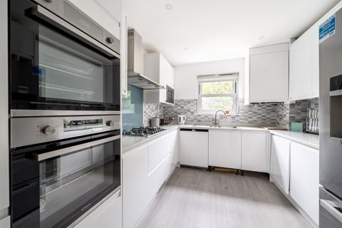 3 bedroom flat for sale, Tudor Grange, 83 Oatlands Drive, Weybridge, KT13