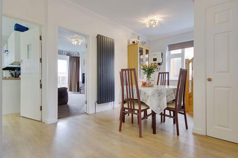 4 bedroom chalet for sale, Pengelly Avenue, Bournemouth BH10