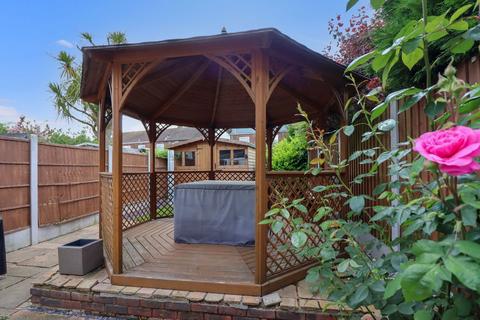 8 Cherrydown West, Basildon, SS16 5AT