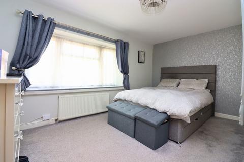 8 Cherrydown West, Basildon, SS16 5AT