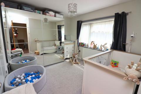 8 Cherrydown West, Basildon, SS16 5AT