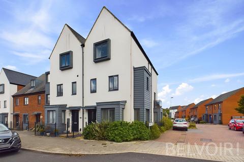 4 bedroom townhouse for sale, Birchfield Way, Telford TF3