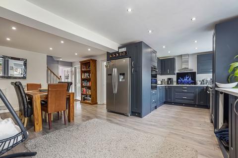 52 Weavers Way, Ashford, TN23 5DZ