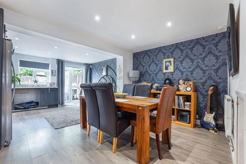 52 Weavers Way, Ashford, TN23 5DZ