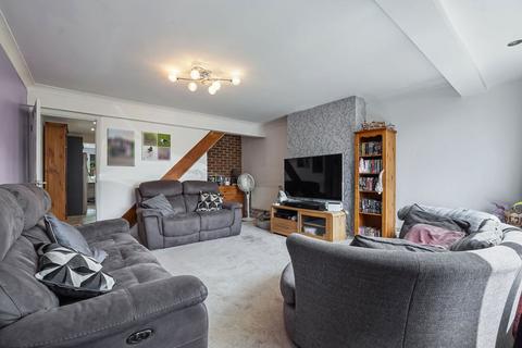52 Weavers Way, Ashford, TN23 5DZ