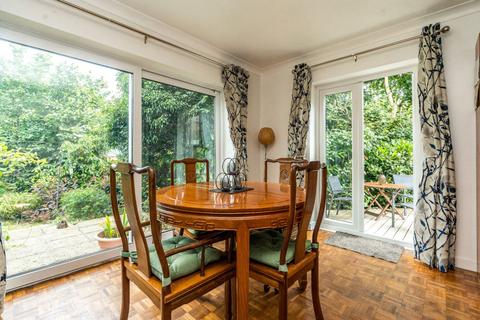 3 Cotswold Close, Ashford, TN24 8HT