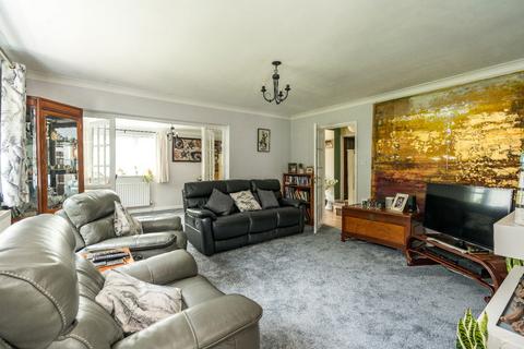 3 Cotswold Close, Ashford, TN24 8HT