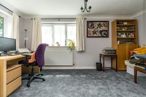 3 Cotswold Close, Ashford, TN24 8HT