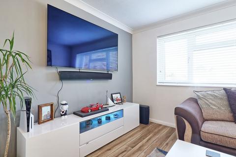 24 Maple Way, Burnham-on-crouch, CM0 8DE