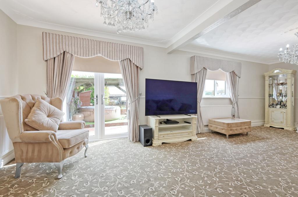 Lounge/Dining room